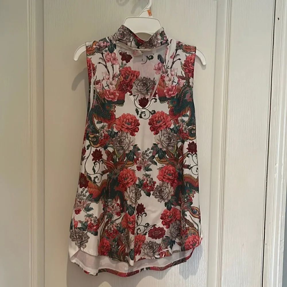 Unique front cut out summer top size medium